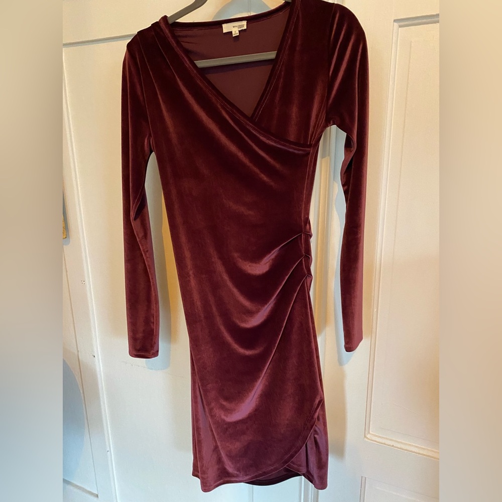 3 for 15$! Wilfred Deep Red Velvet Long Sleeve Dress